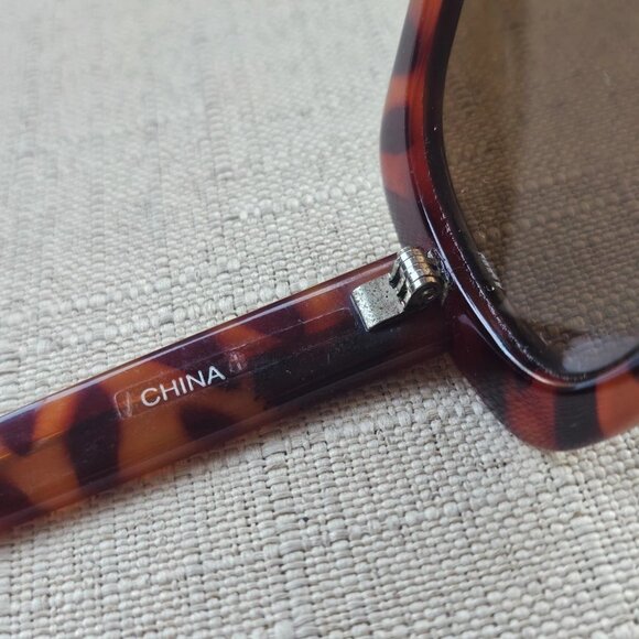 Vintage Liz Claiborne Women Sunglasses Brown Tortoise Big Face Eye Wear Shades - Picture 9 of 12